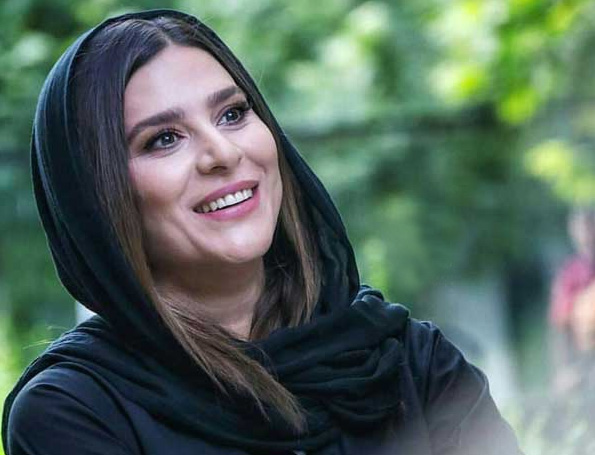 عکس روز| سلفی خندان سحر دولتشاهی در کنار آقای بازیگر عکس روز| سلفی خندان سحر دولتشاهی در کنار آقای بازیگر