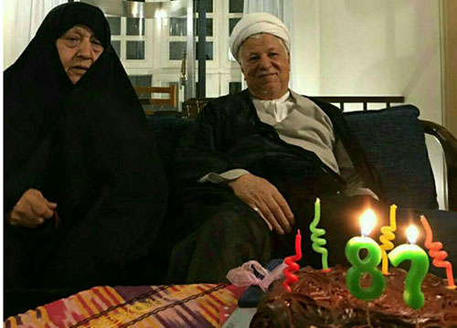 عکس آخرین جشن تولد آیت الله هاشمی در کنار همسرش