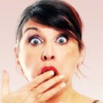 عکس سلفی دختری با یک شبح خندان (عکس)