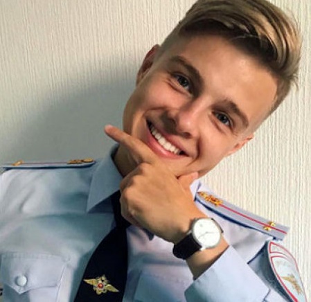 پلیس خوش تیپی که همه را عاشق خود کرد (عکس) پلیس خوش تیپی که همه را عاشق خود کرد (عکس)