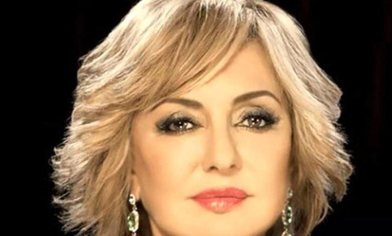 لباس های گوگوش به حراج گذاشته شد! لباس های گوگوش به حراج گذاشته شد!