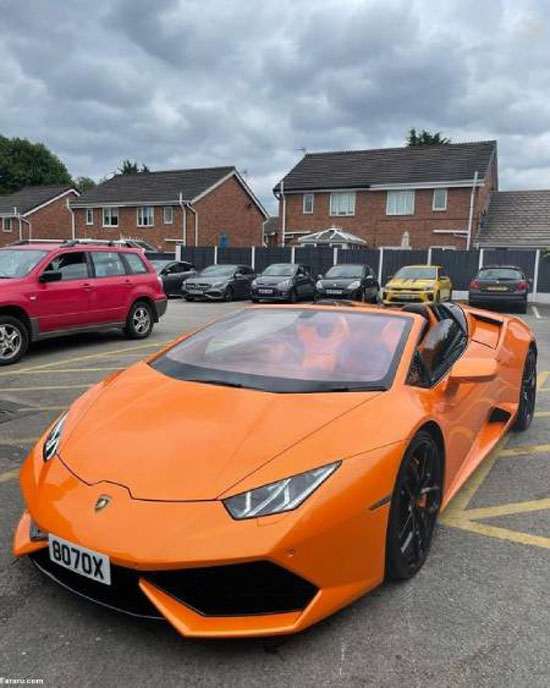 پسری که وسواسی بودنش او را پولدار کرد + عکس