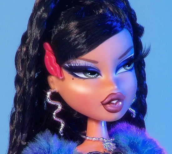 دختر 24 ساله با بزرگ ترین لب های جهان و اندامی عجیب + عکس