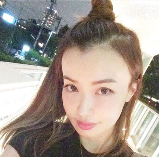 خانم جذاب و خوش اندام که در 47 سالگی شبیه یک دختر جوان است + عکس