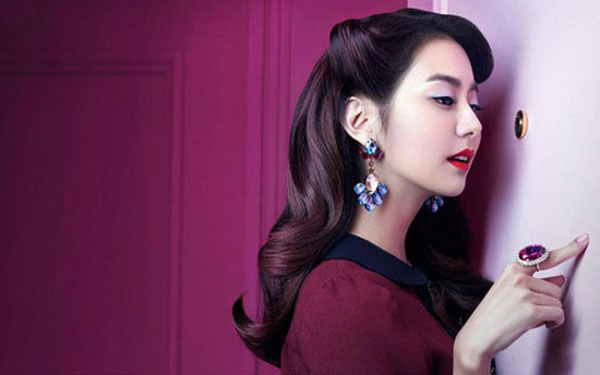 خانم جذاب و خوش اندام که در 47 سالگی شبیه یک دختر جوان است + عکس