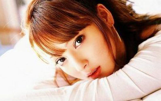 خانم جذاب و خوش اندام که در 47 سالگی شبیه یک دختر جوان است + عکس