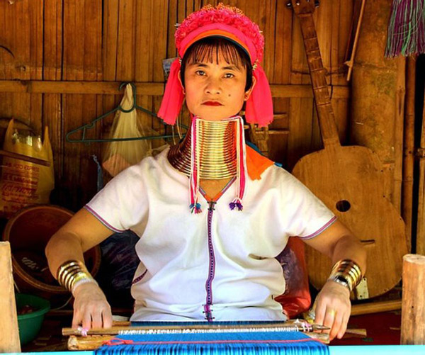 167554176917527-irannaz-com گردن زنان بیشتر حرکت می کند ، حقایق بسیار جالب و خواندنی درمورد بدن خانم ها