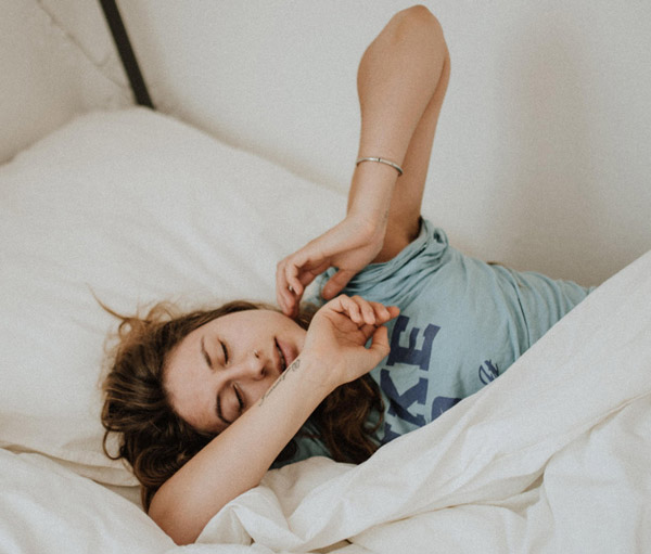 167554177083355-irannaz-com زنان هنگام خواب شنوایی حساس تری دارند