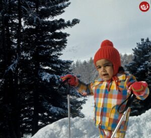 عکس| سفر در زمان؛ «لیلا دختر کوچک محمدرضا پهلوی» در حال اسکی در سوئیس؛ سال 51