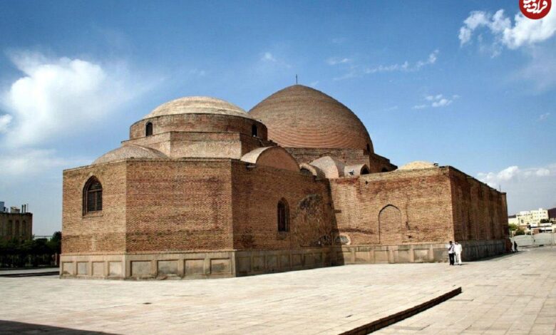 عکس؛ سفر در زمان؛ عصر قاجار، مردم تبریز در کنار ویرانههای مسجد کبود عکس؛ سفر در زمان؛ عصر قاجار، مردم تبریز در کنار ویرانههای مسجد کبود