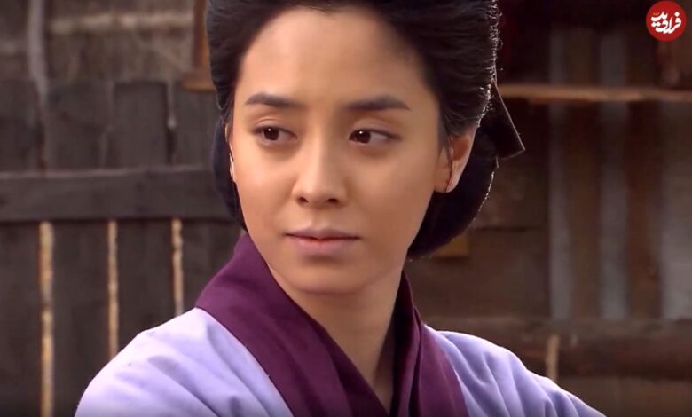 عکس| سفر در زمان؛ ژست خاص «بانو سویا» در پشت صحنه سریال جومونگ؛ سال 1384