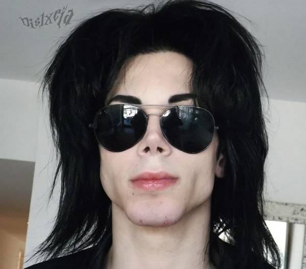 شباهت عجیب این پسر به مایکل جکسون (عکس)