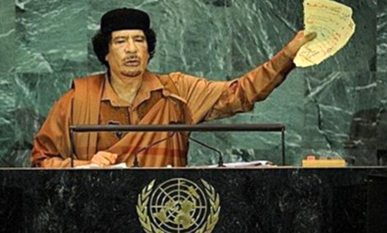 ببینید؛ سفر در زمان؛ وقتی قذافی منشور ملل متحد پاره و به سمت دبیر کل پرت کرد! ببینید؛ سفر در زمان؛ وقتی قذافی منشور ملل متحد پاره و به سمت دبیر کل پرت کرد!