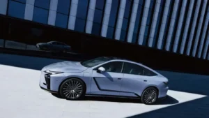 تويوتا نسخه‌های برقی لندکروزر و RAV4 را تولید می‌ کند