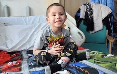 پسر کوچولویی که مهلک ترین سرطان دنیا را شکست (عکس) پسر کوچولویی که مهلک ترین سرطان دنیا را شکست (عکس)