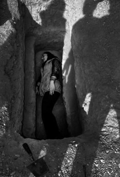 تجربه مرگ واقعی دانشجویان سمنانی (عکس) تجربه مرگ واقعی دانشجویان سمنانی (عکس)