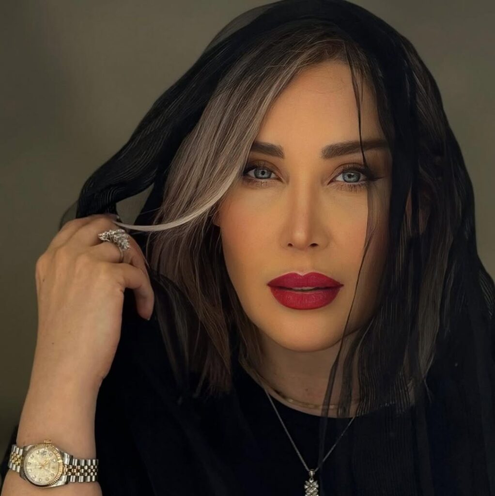 عکس روز| عکس‌های جدید همسرِ محمد علیزاده با میکاپ و استایلی متفاوت
