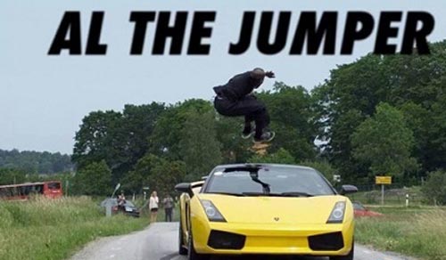 علاقه عجیب یک مرد با دل و جرأت (عکس)