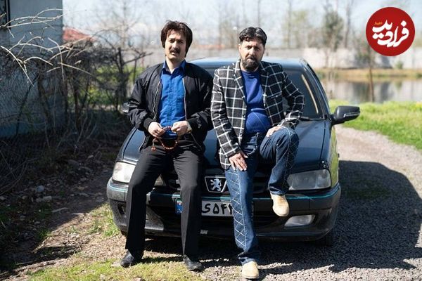 عکس| سفر در زمان؛ «نقی، بائو، رحمت و ارسطو» سریال پایتخت در حال والیبال بازی کردن در استخر؛ دهه 90 عکس| سفر در زمان؛ «نقی، بائو، رحمت و ارسطو» سریال پایتخت در حال والیبال بازی کردن در استخر؛ دهه 90