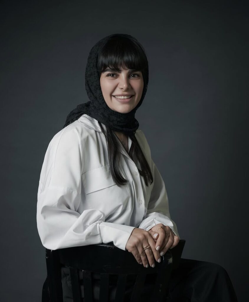 عکس روز| عکس‌های داغِ «نازارِ» سریال نون خ با تیپی ساده و مینیمال