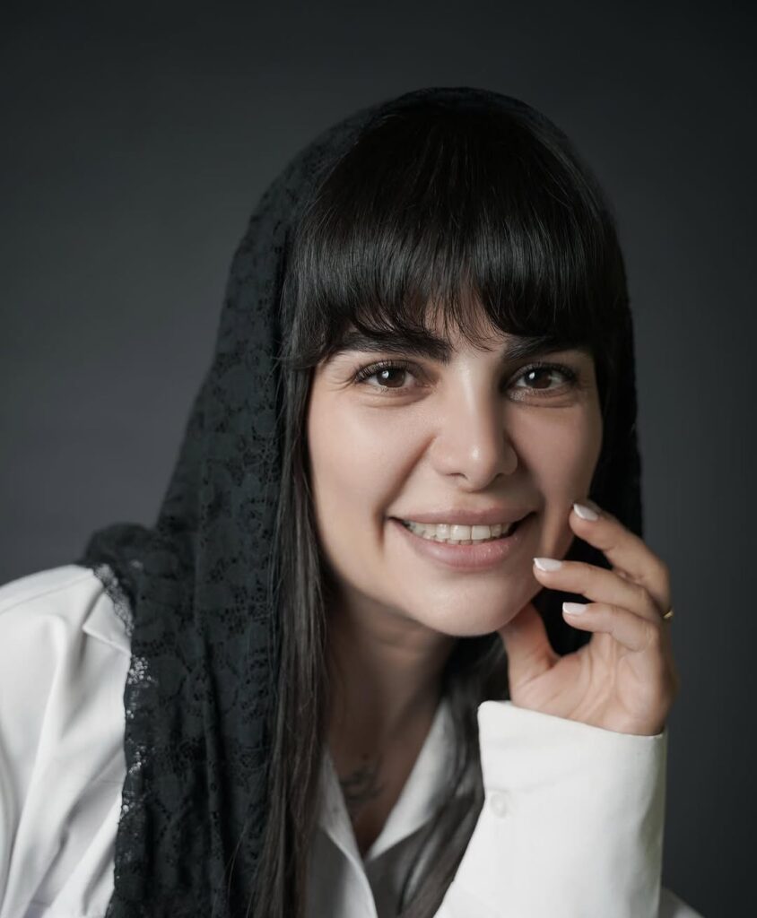 عکس روز| عکس‌های داغِ «نازارِ» سریال نون خ با تیپی ساده و مینیمال