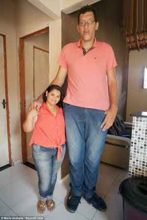 ازدواج عجیب زنی که یک متر از شوهرش کوتاهتره (عکس)