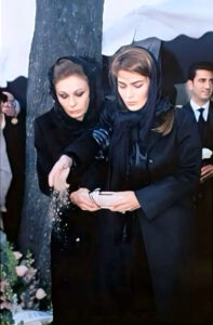 عکس سفر در زمان / فرح دیبا و خاندان پهلوی در سوگ لیلا و محمدرضا پهلوی