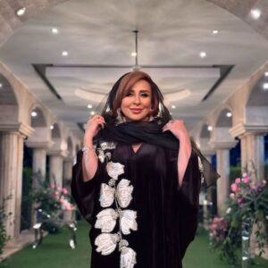 مرجانه گلچین دوباره در مرکز توجه؛ ترکیب رنگ مو و عبای شیک او حیرت‌انگیز است