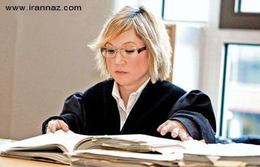 این زن کوتوله یک وکیل بسیار عالی رتبه است +عکس
