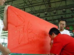 مردی که با اشک چشم هایش می نویسد +عکس