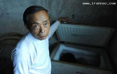 این پدر از جسد پسر خود جدا نمی شود!! (+عکس) این پدر از جسد پسر خود جدا نمی شود!! (+عکس)