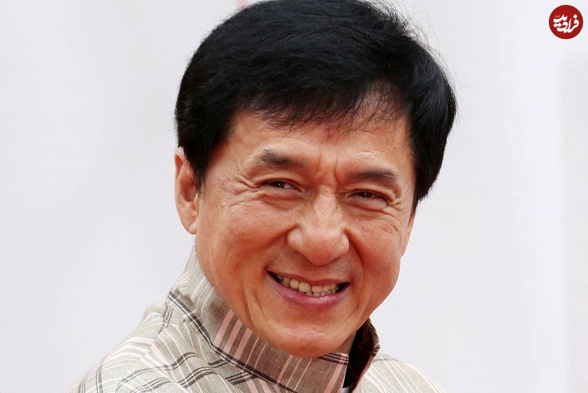 عکس؛ سفر در زمان؛ «جکی چان» در جوانی و در بندر مارسی در فرانسه؛ سال 1365