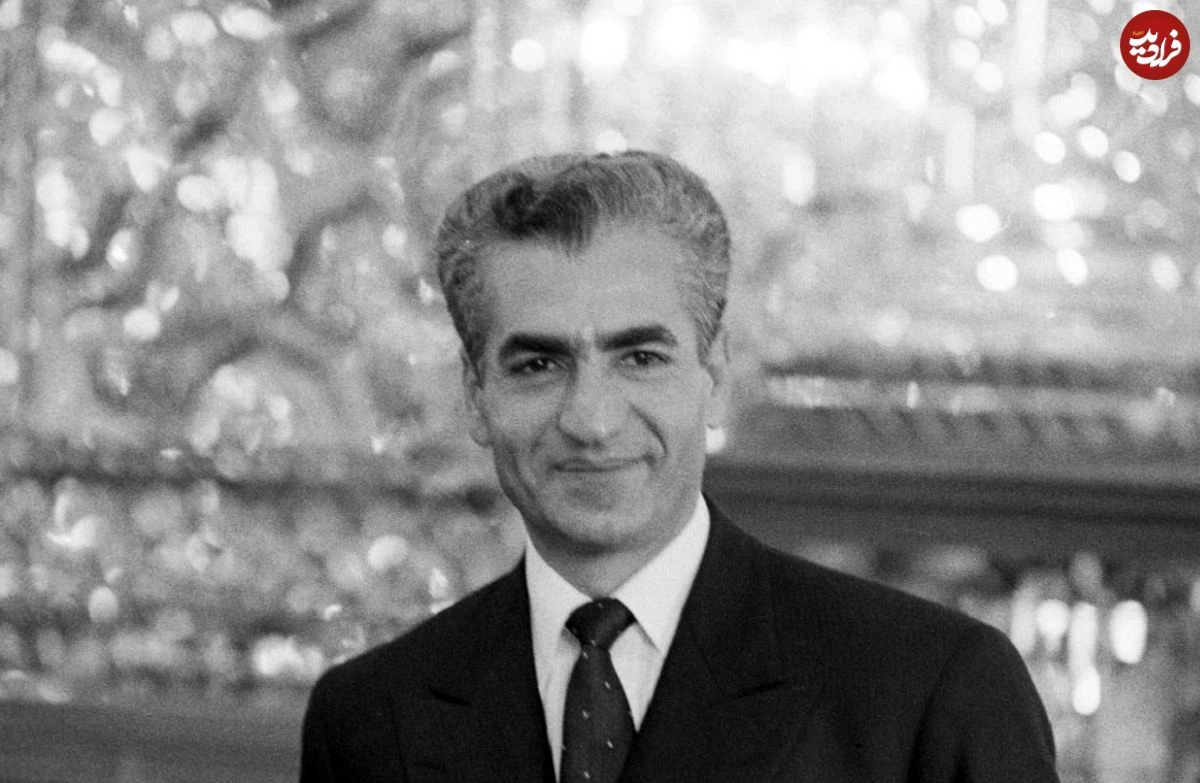 عکس| سفر در زمان؛ «محمدرضا پهلوی» با سبیل در کنار خانواده؛ دهه 20