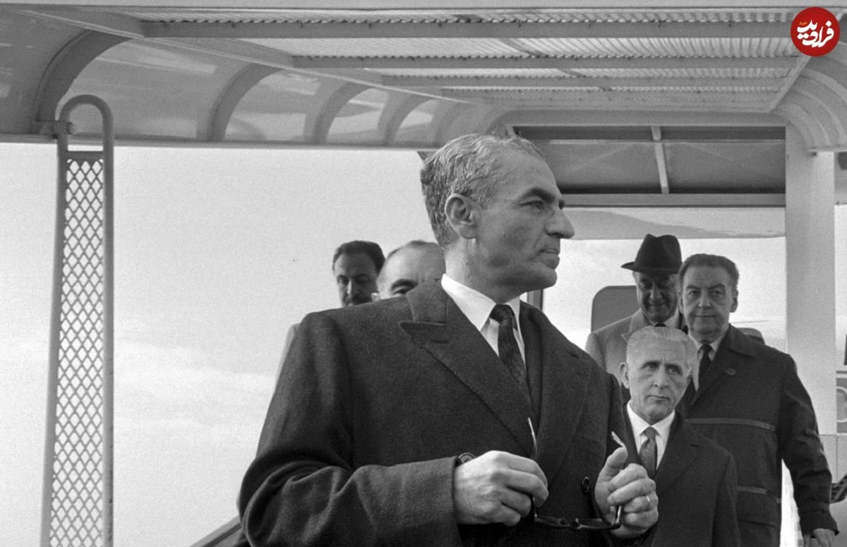 عکس| سفر در زمان؛ «محمدرضا پهلوی» در کنار «اسماعیل ناصرالدین شاه» پادشاه مالزی؛ سال 46