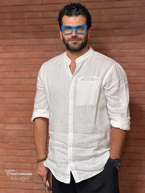 استایل خاص روزبه حصاری با پیراهن سفید و عینک آبی در ایرانشهر غوغا کرد استایل خاص روزبه حصاری با پیراهن سفید و عینک آبی در ایرانشهر غوغا کرد