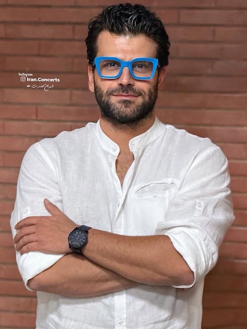 استایل خاص روزبه حصاری با پیراهن سفید و عینک آبی در ایرانشهر غوغا کرد استایل خاص روزبه حصاری با پیراهن سفید و عینک آبی در ایرانشهر غوغا کرد