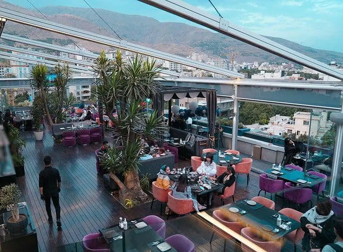 نگاهی به دکوراسیون مجلل و شاهانه کافه رستوران علی دایی در کامرانیه نگاهی به دکوراسیون مجلل و شاهانه کافه رستوران علی دایی در کامرانیه