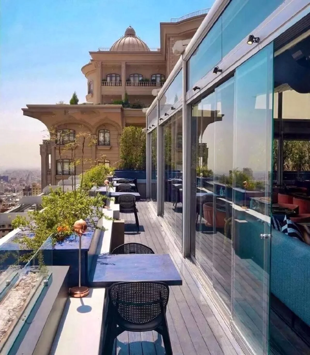 نگاهی به دکوراسیون مجلل و شاهانه کافه رستوران علی دایی در کامرانیه نگاهی به دکوراسیون مجلل و شاهانه کافه رستوران علی دایی در کامرانیه