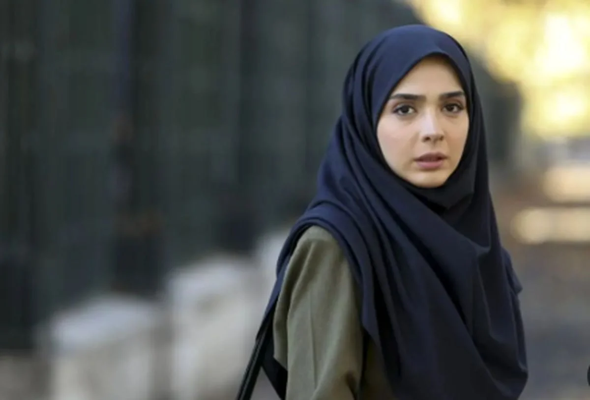 تیپ یاسمنِ سریال لحظه گرگومیش در یک نمایش تیپ یاسمنِ سریال لحظه گرگومیش در یک نمایش