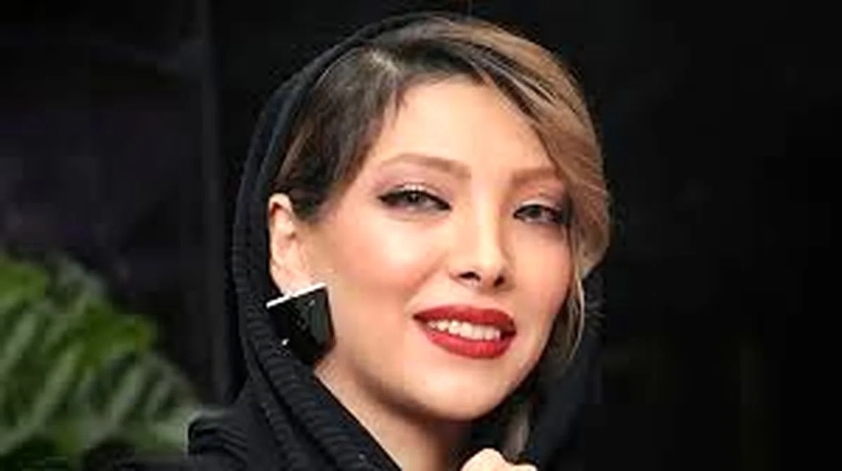 استایل شیک و مجلسی صدف اسپهبدی در اکران یک فیلم استایل شیک و مجلسی صدف اسپهبدی در اکران یک فیلم