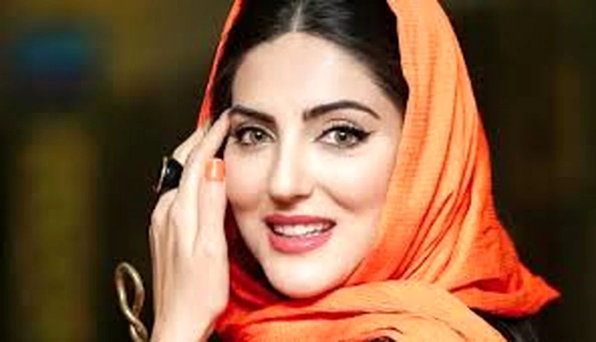 عکس زیبای هلیا امامی با تیپ کلاسیک و شیک عکس زیبای هلیا امامی با تیپ کلاسیک و شیک