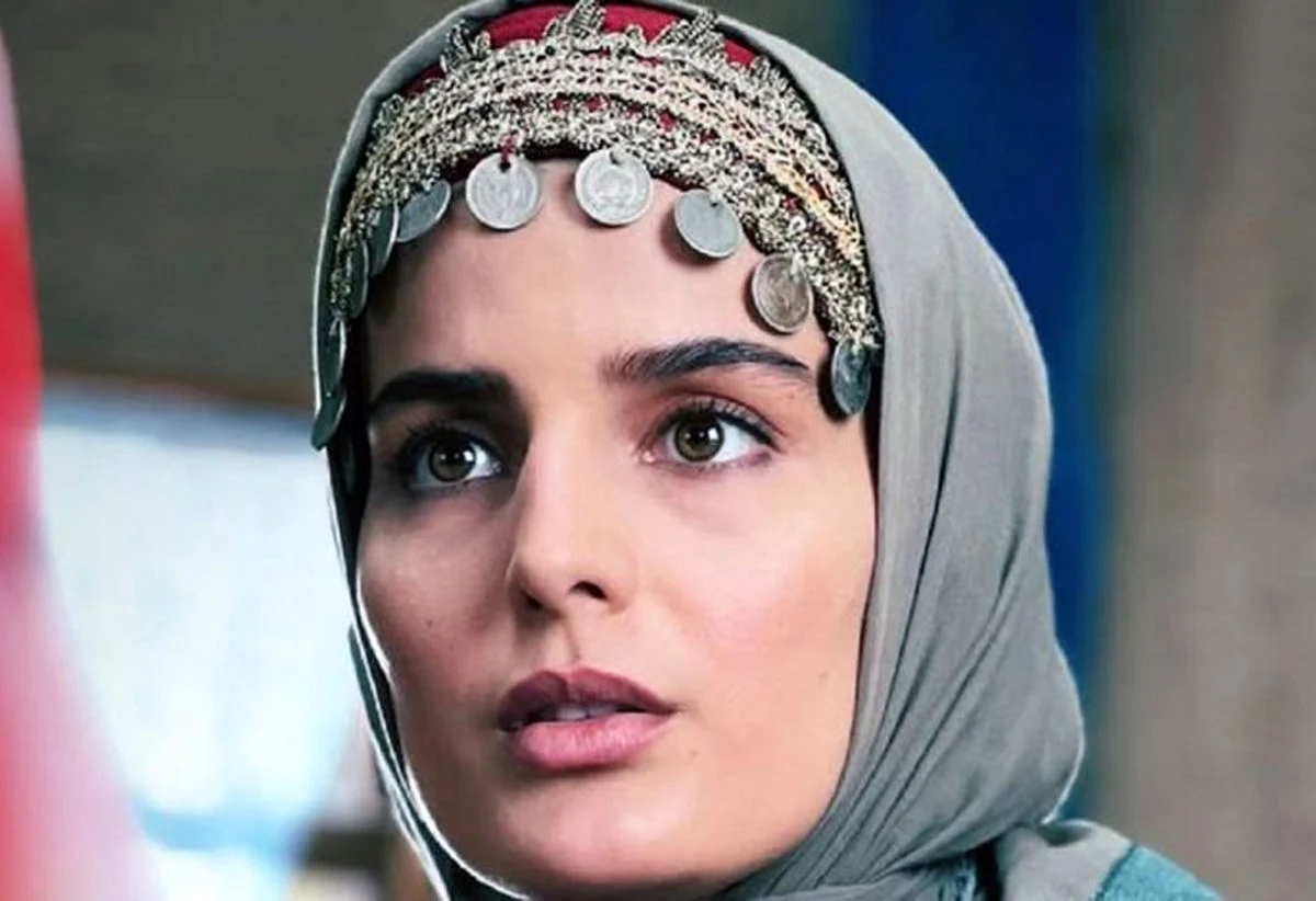 استایل جذاب بازیگر نقش سوجان در یک مراسم استایل جذاب بازیگر نقش سوجان در یک مراسم