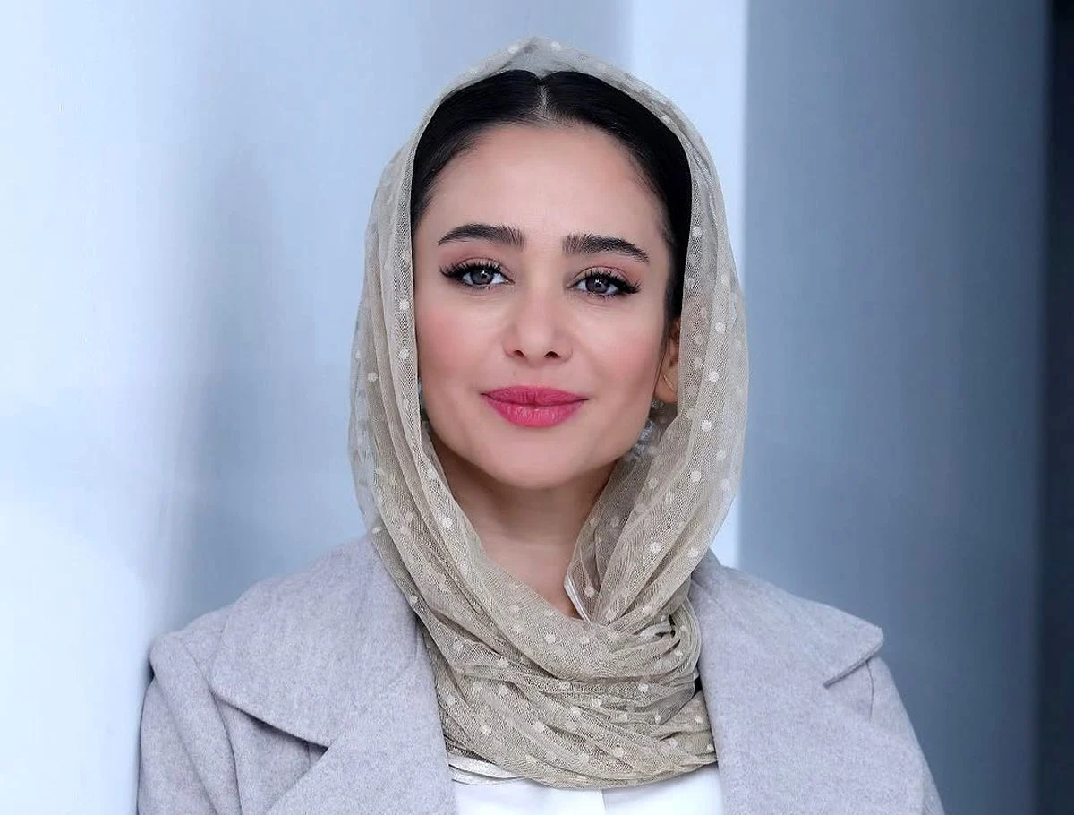 الناز حبیبی با یک تیپ پاییزی جلب‌توجه کرد