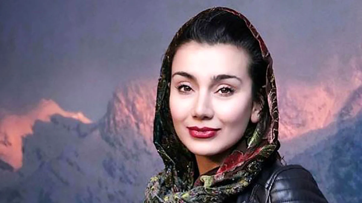 استایل دهه شصتی خاطره خاتمی در یک کنسرت استایل دهه شصتی خاطره خاتمی در یک کنسرت