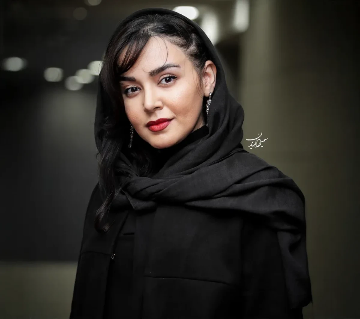 استایل ندا قاسمی «شیرین» سریال نون خ در یک جشنواره