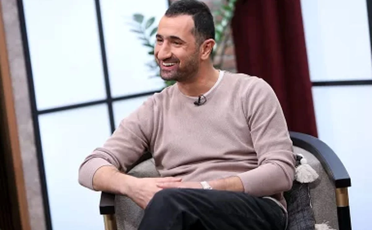 سلفیِ آسانسوری ایمان صفا با استایل تابستانی