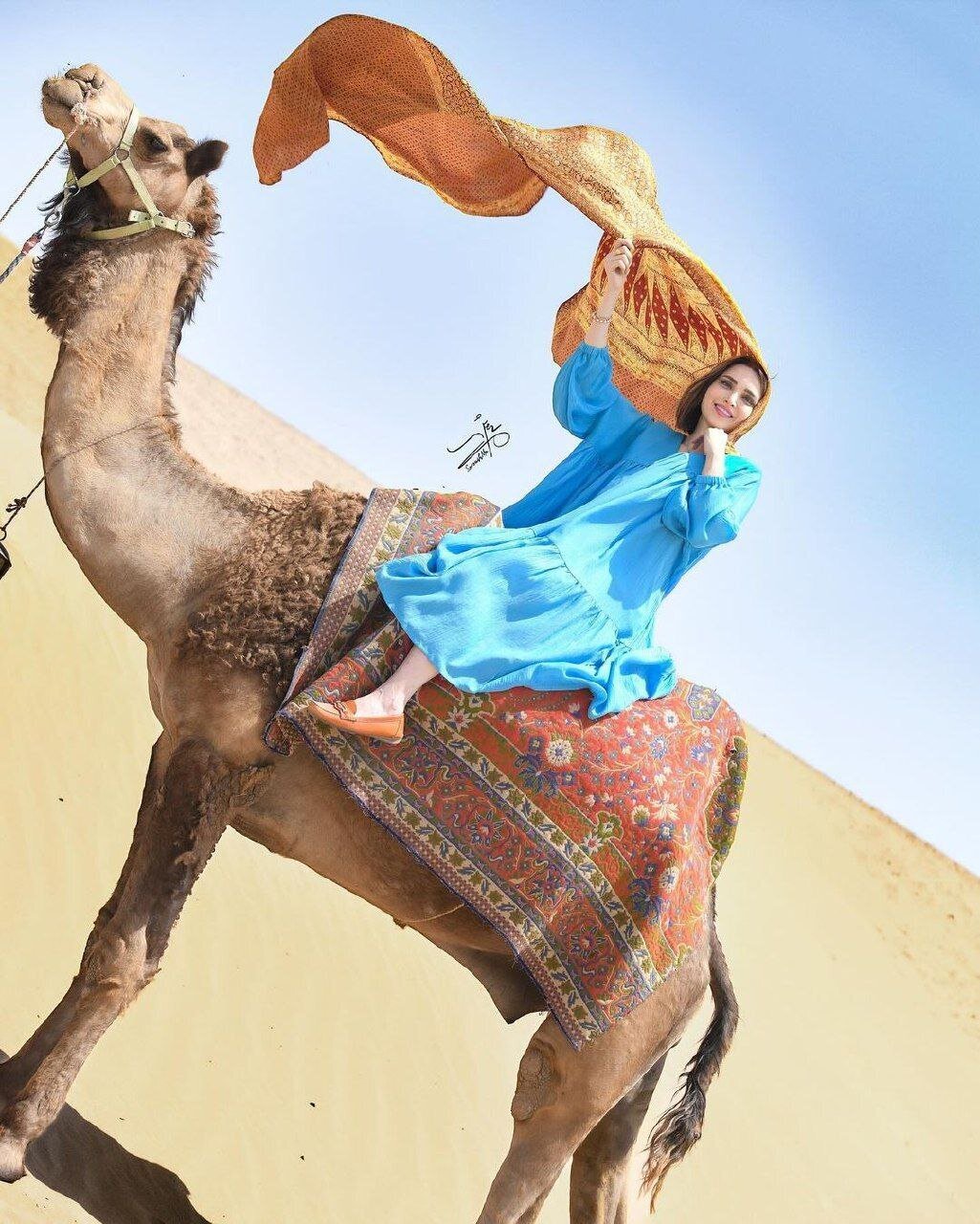 شترسواری بهنوش طباطبایی با چهره خیره‌کننده+عکس