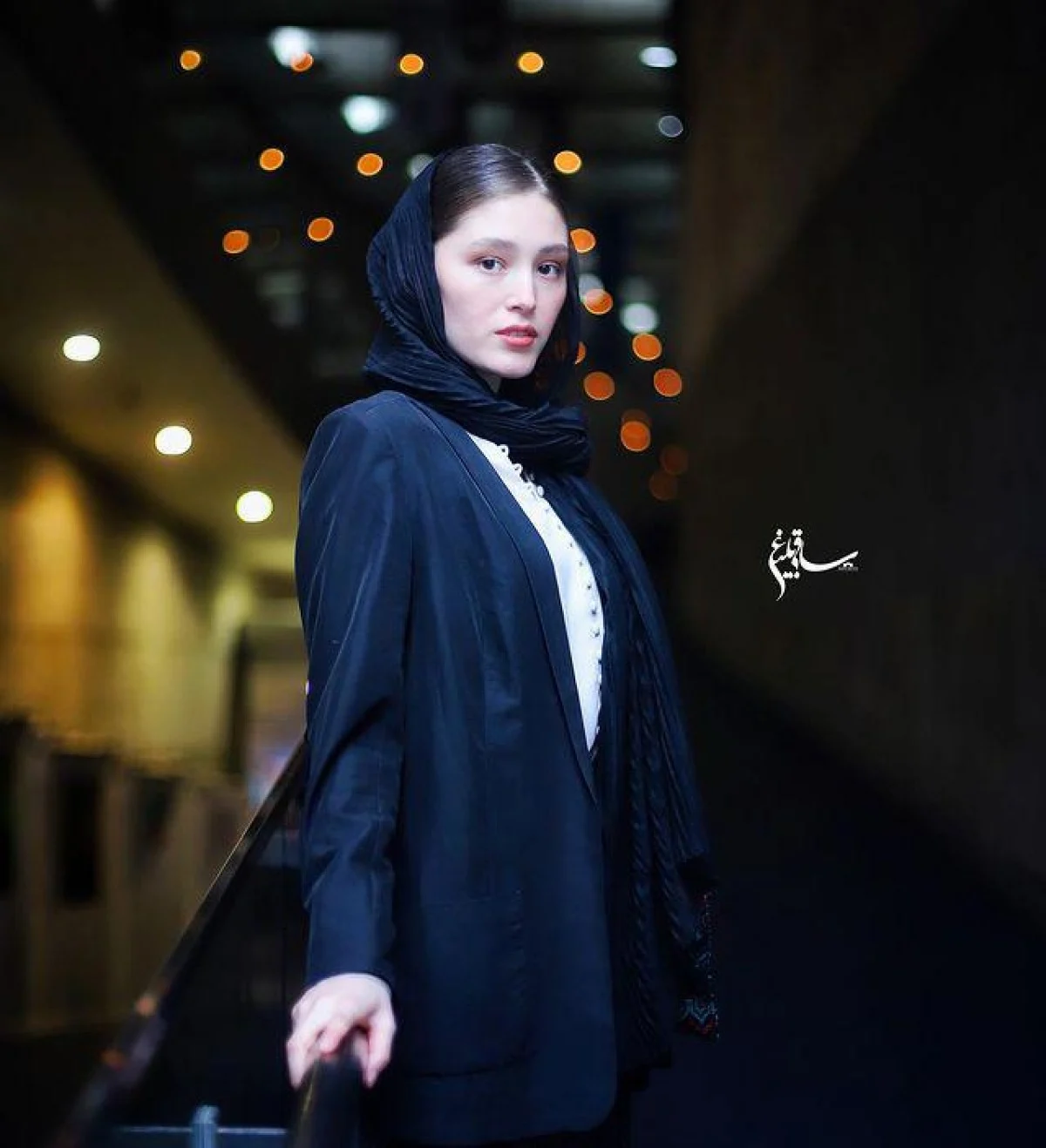 عکس | نگاهی به "فرشته حسینی با چهره‌ای جدید؛ گریمِ متفاوت در فیلمِ جدید!