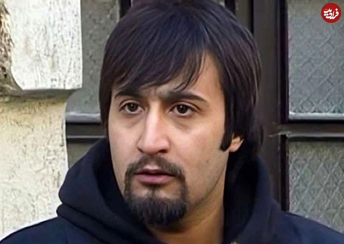 عکس یادگاری اکبر بیکارِ سریال سه در چهار و رضا عطاران