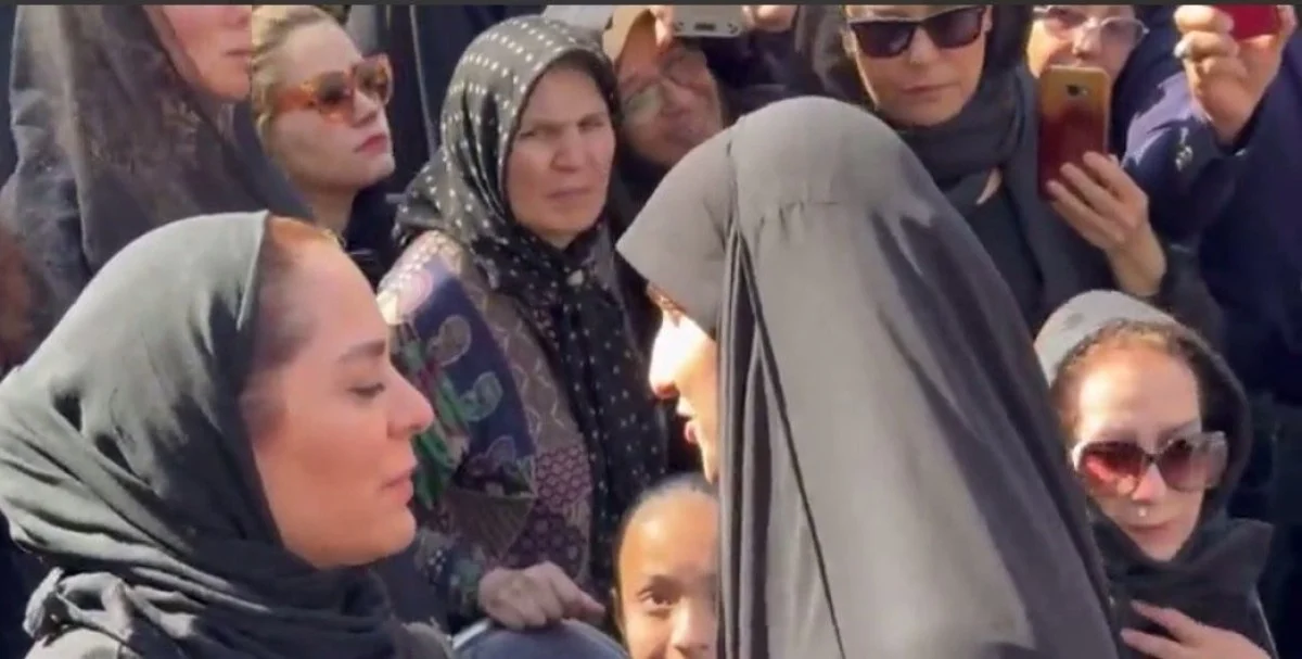 حضور زینب سلیمانی در تشییع محمد کاسبی؛ ادای احترام دختر سردار به بازیگر عاشق پدرش